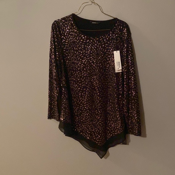 Blouse purchased as gift in England. Beautiful detailing. - Picture 1 of 3